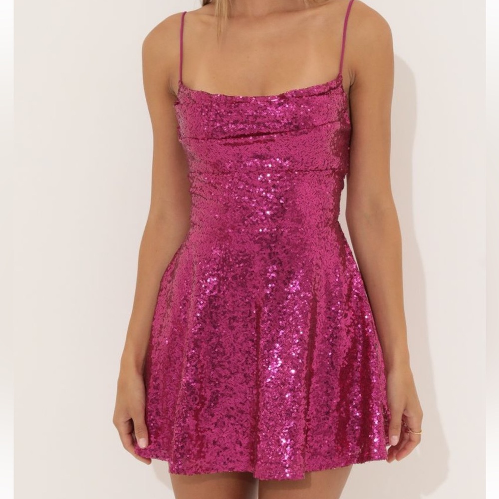 Sequin Cowl Neck Dress in Pink
LUCY IN THE SKY